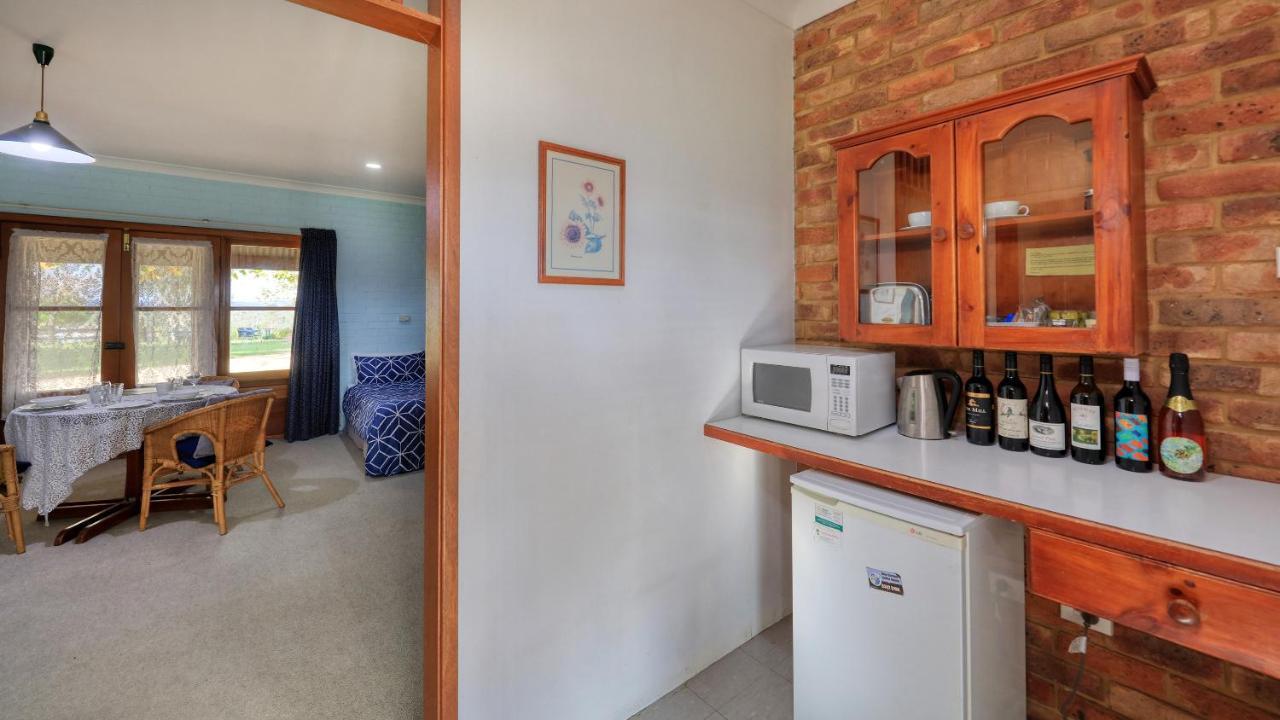 The Vineyard Motel Cowra Extérieur photo