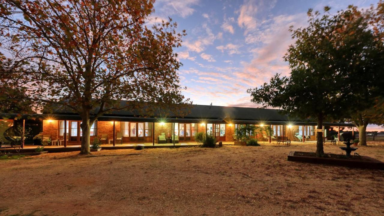 The Vineyard Motel Cowra Extérieur photo